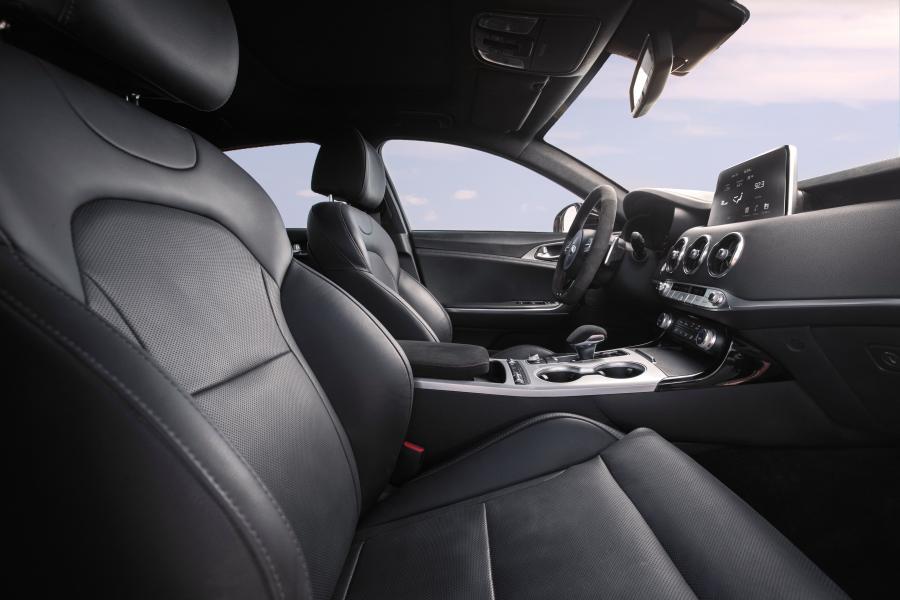 Интерьер Kia Stinger GTS (CK) 2019 года  (NA) (фото 17 из 20)